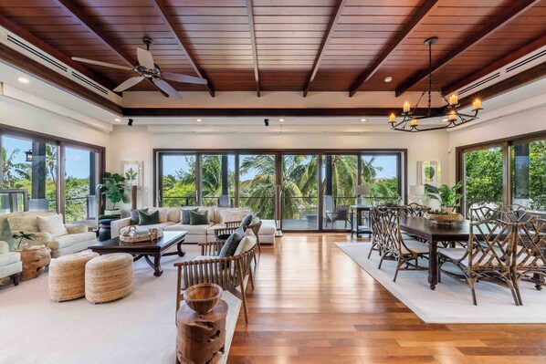 Welcome to Ritz-Carlton Deckhouse