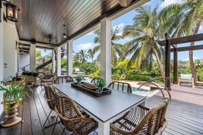Alfresco dining
