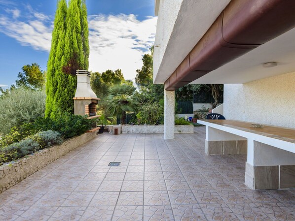 Sky, Plant, Cloud, Window, Building, Azure, Tree, Shade, Swimming Pool, Real Estate