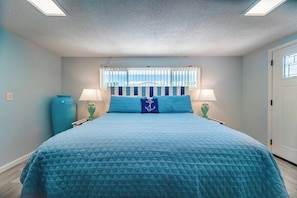 King sized bed.
Coastal style furniture, w/ matching end tables as well as beautiful seahorse lamps.
LED lighting.
The window above the bed overlooks the pool area.