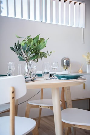 Dining 2