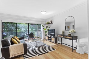 06 Living room