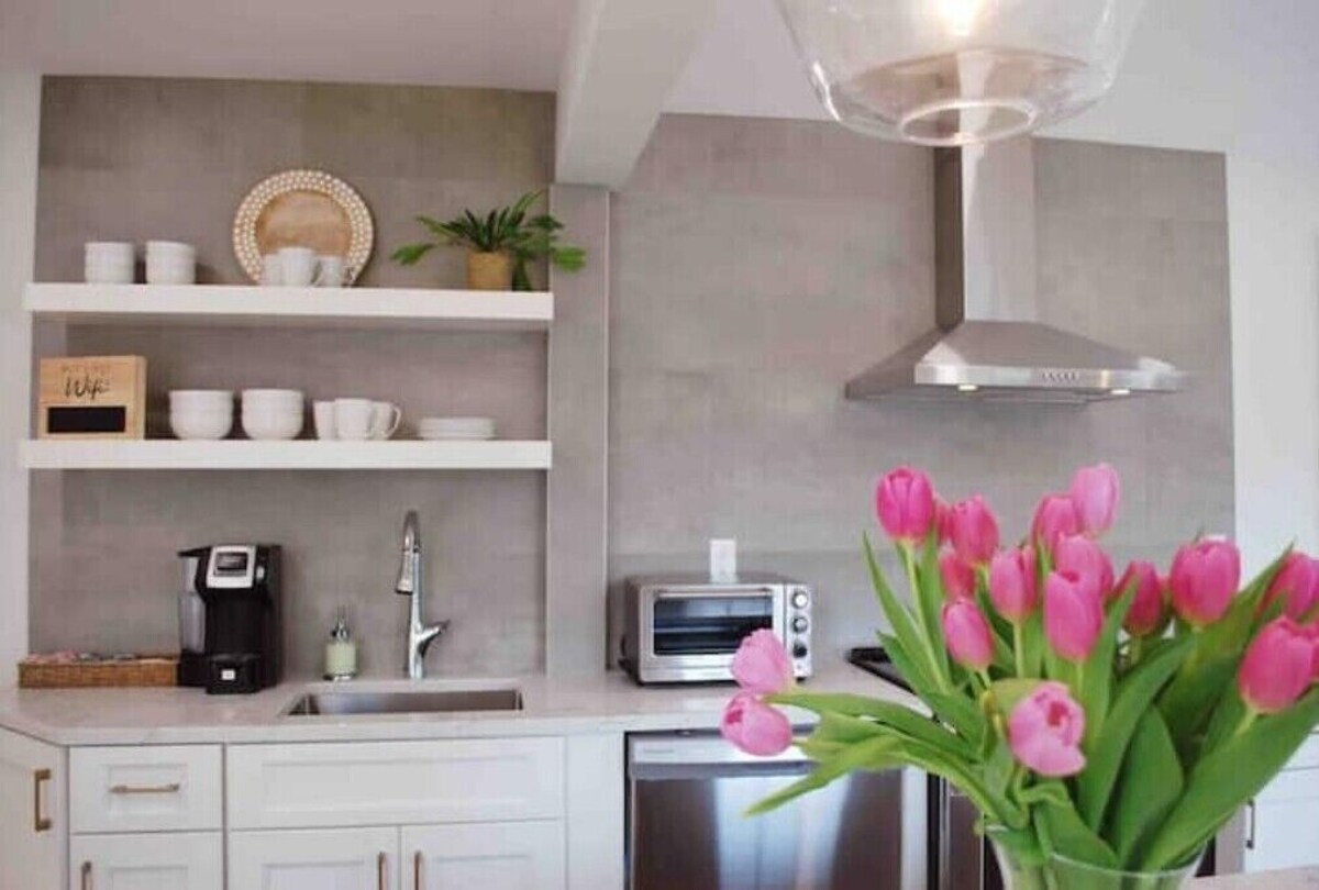 Luxe, designer renovation; walk to Tyde wedding venue, shops & beach!