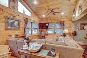 Living Room | DVD Player | Window A/C | Radiator Heat