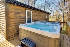 Wraparound Porch | Private Hot Tub | Single-Story House