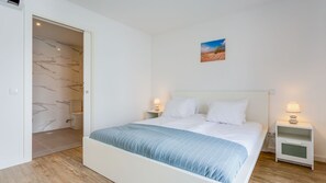 The queen size bed has a comfy and quality mattress and linen. It has an ensuite bathroom
#bedroom #rest #relax #comfort #algarve #portugal