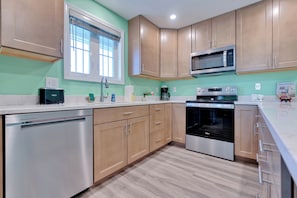 Unit A - full modern kitchen
Michelle said on her Sept 2024 VRBO review "Beautiful home and a great location. Great layout for the entire family to visit. Love that it has 3 full bathrooms. Being able to walk across the street to the beach was perfect. It was cool watching the trains go by too. The best part was since the house is not located near an intersection, the horns did not go off."