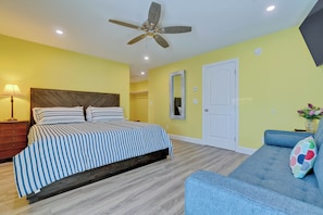 Unit B - primary bedroom