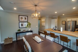Dining Area | Dishware/Flatware Provided | Free WiFi