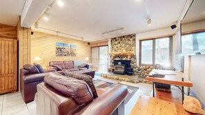Indoors, Home Decor, Furniture, Living Room, Hardwood
