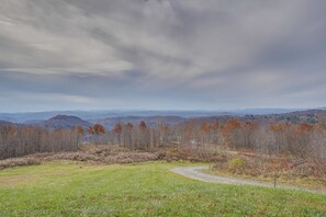 Wooded Yard | Mountaintop Views