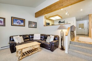 Living Room | Central Heating | Fireplace