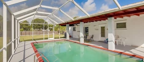 Miami Vacation Rental | 4BR | 2BA | 1,640 Sq Ft | Small Step for Entry