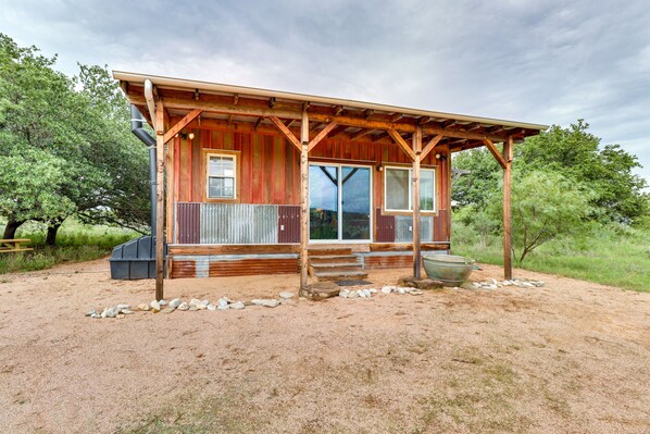 Mason Vacation Rental | Studio | 1BA | 380 Sq Ft | Stairs Required