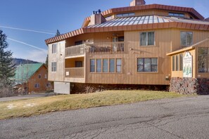 Condo Exterior | Expansive Mountain Views | Gas Grill