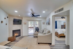 Living Room | Twin Murphy Bed | Main Floor | Smart TV