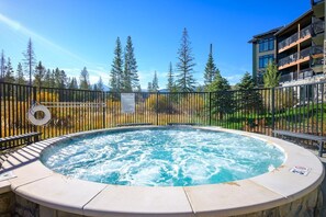 Timber Fox common area hot tub