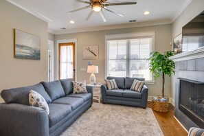 Living Room | Central A/C & Heating | Open Floor Plan | Queen Sleeper Sofa