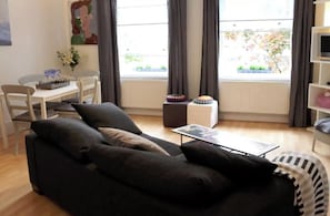 Nice open plan living/dining/kitchen area