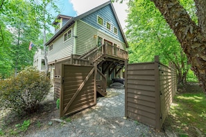 Cheshire Cottage offers a fenced-in patio & spacious open yard that's perfect for your furry travel companions!
