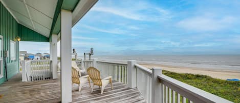 Crystal Beach Vacation Rental | 3BR | 2BA | 1,300 Sq Ft | Access Only By Stairs