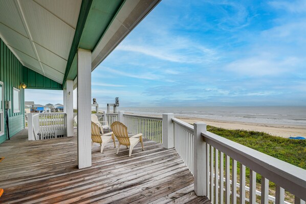 Crystal Beach Vacation Rental | 3BR | 2BA | 1,300 Sq Ft | Access Only By Stairs