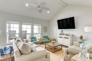 Living Room | Free WiFi | Smart TV