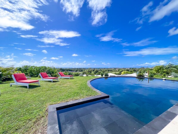 Relaxation with a View: Infinity Pool
