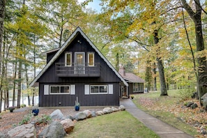 Front of cottage and pathway to front door