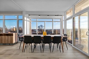 Dining Area - Seating for 10 with amazing views