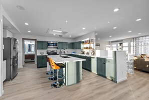 Fully stocked kitchen with breakfast bar seating at the kitchen island (seating for 3)