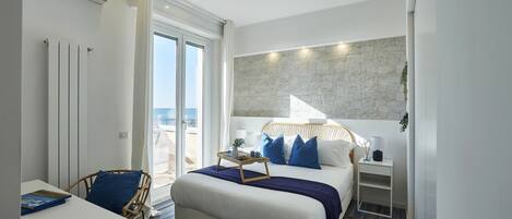 camera da letto con balcone panoramico