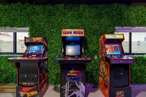Full 3 Cab Arcade Included during your stay with over 18 Blockbuster Arcade titles like NBA JAM, Street Fighter II, X Men and many more!