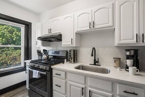 Unleash your inner chef in our Fully Equipped Kitchen – perfect for your Long-Term Stay adventure! From essential appliances to cookware, our kitchen is meticulously prepared to cater to your culinary needs. #LongTermStay #HomeCooking