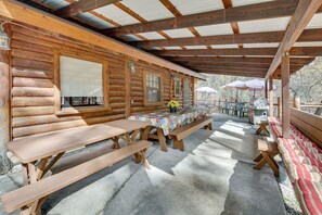 Covered Patio | Picnic Tables