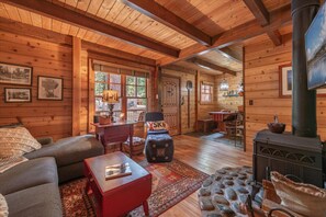https://www.sierragetaways.com/listings/275468