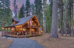Cozy, well appointed cabin with year-round hot-tub, fenced in yard, and outdoor furniture.