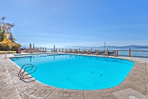 Big, year-round pool on the lake front! With kid's wading pool too.