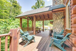 Deck | Outdoor Fireplace | Outdoor Seating