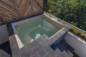 Private jacuzzi