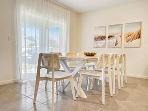 [Dining Room] The sliding doors behind the curtain lead to the outside patio (with an outdoor dining table) and garden