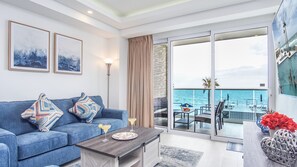 Stylish and comfortable living room, with Queen sleeper sofa.