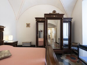 Eigentum, Gebäude, Tür, Holz, Interior Design, Halle, Fussboden, Komfort, Wohnzimmer, Haus
