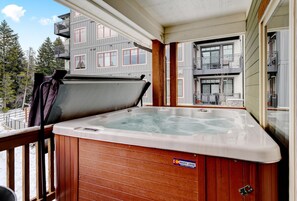 Private Hot Tub!