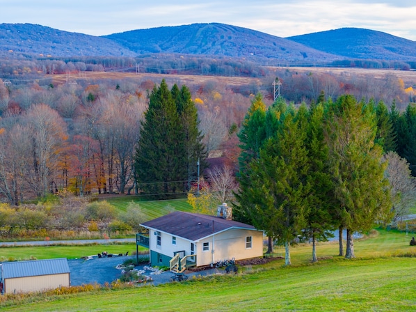 77 in Canaan. Panoramic mountain views. Dolly Sods, ski areas, Canaan Valley.