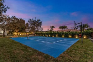 Pickleball + Basketball Ct

By The Glam Homes 