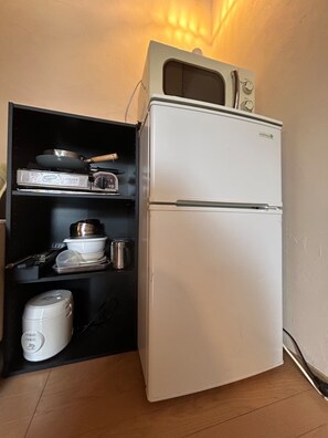 There are kitchen utensils such as plates and cups.