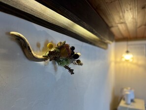 Simple lighting and dried flowers