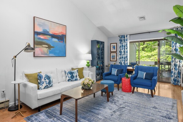 Beautiful Upper Level Eaton Unit at Ocean Edge
