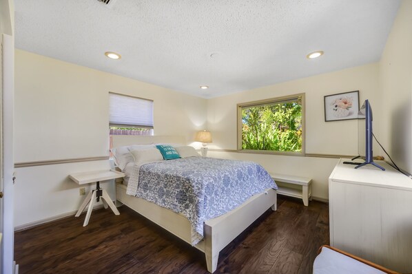 Bedroom 1 with 1 Queen Bed
